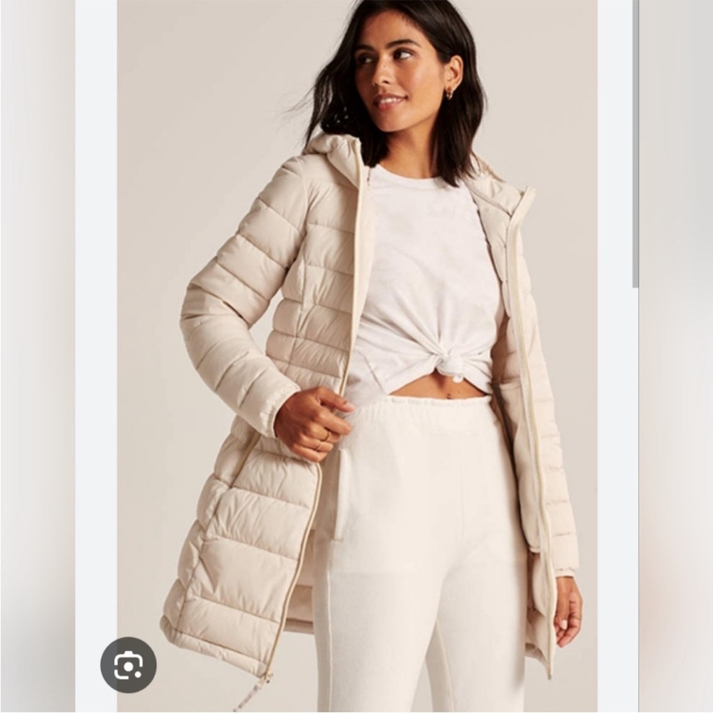 Abercrombie & Fitch Women's Cream Lightweight Stretch Puffer Coat
